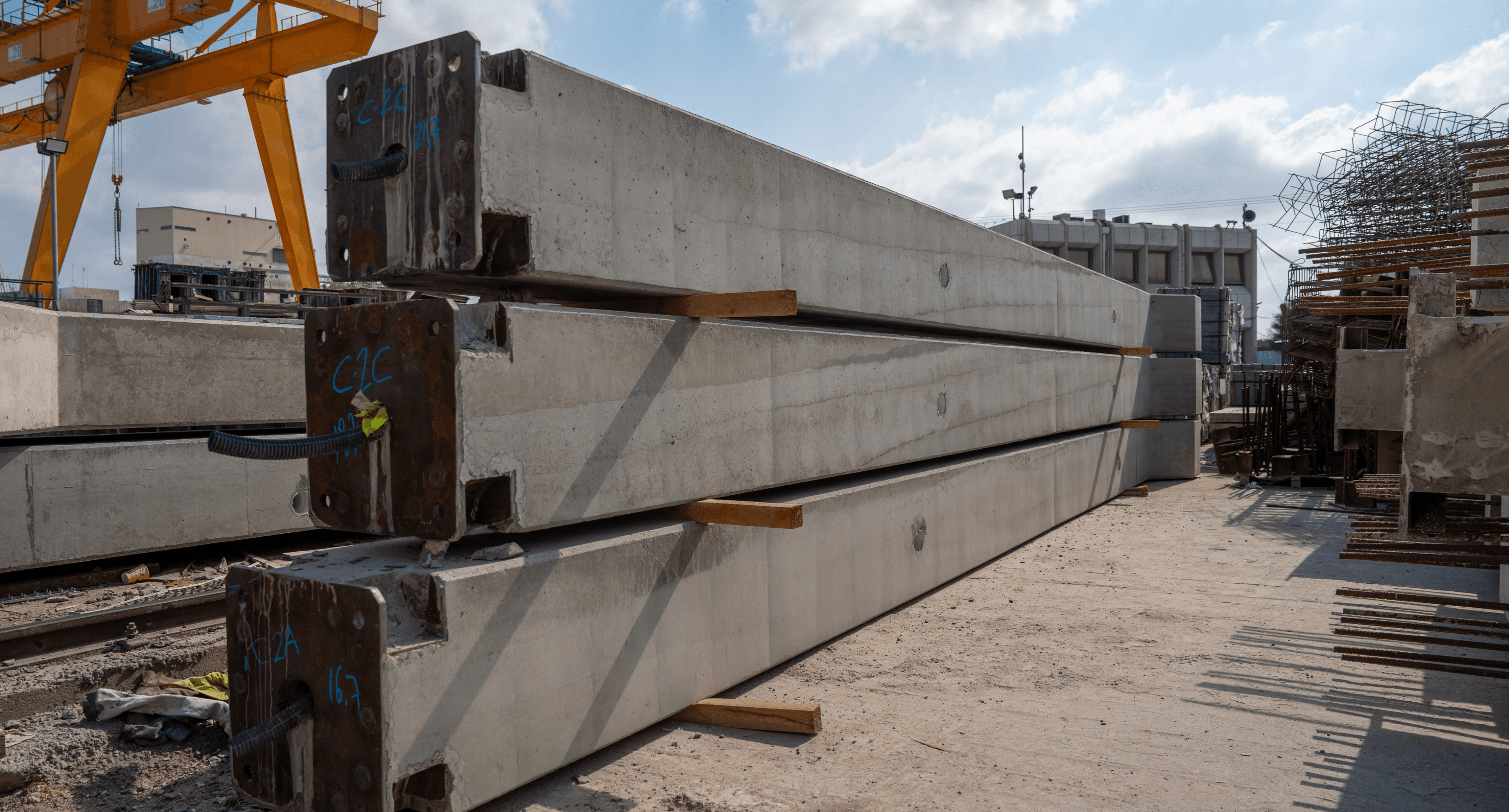 עמודים מתועשים Precast Concrete Columns